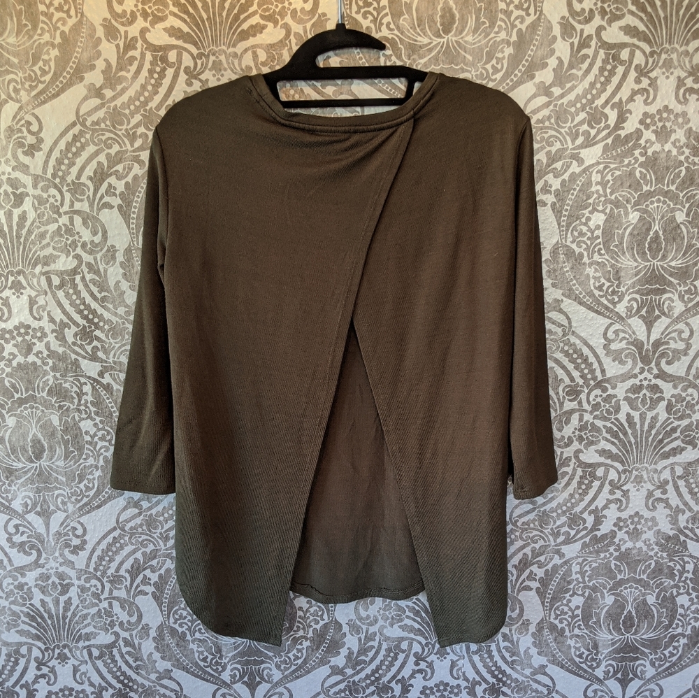 RD Style green split-back 3/4 sleeve top